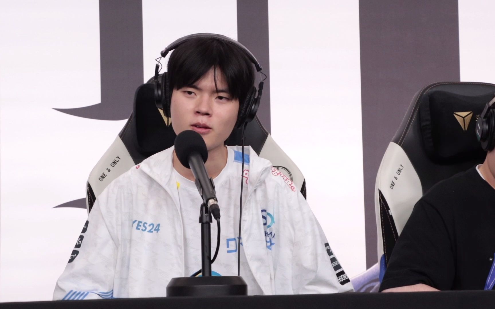 DRX碾压RNG,Deft送出助攻 DRX碾压RNG,Deft送出助攻