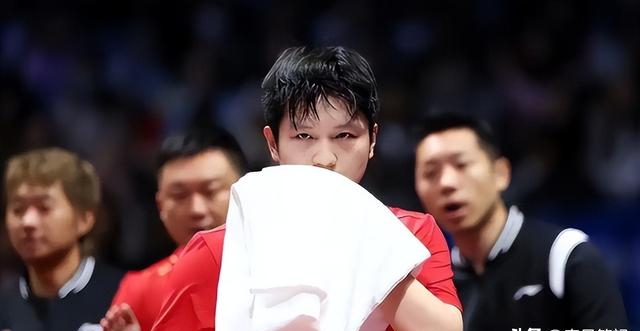 中国乒乓球队绝地反击韩国乒乓球队，樊振东送出助攻