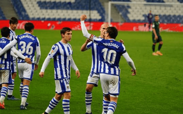 奥格斯堡士气高昂,盼望胜利 奥格斯堡士气高昂,盼望胜利