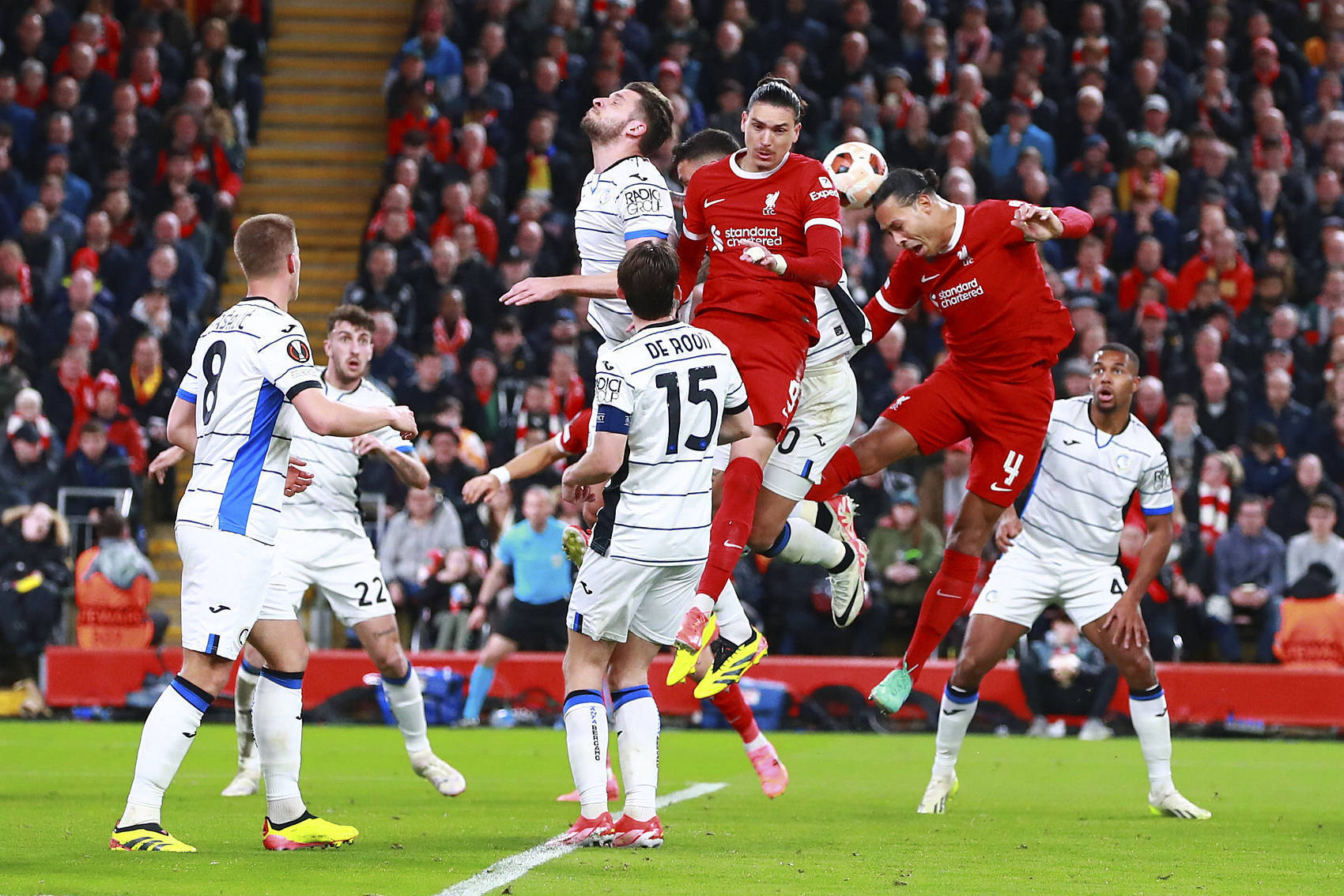 开云足球直播-利物浦球员备战士气高昂，备战冠军之战